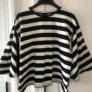 Bell sleeve cropped tee